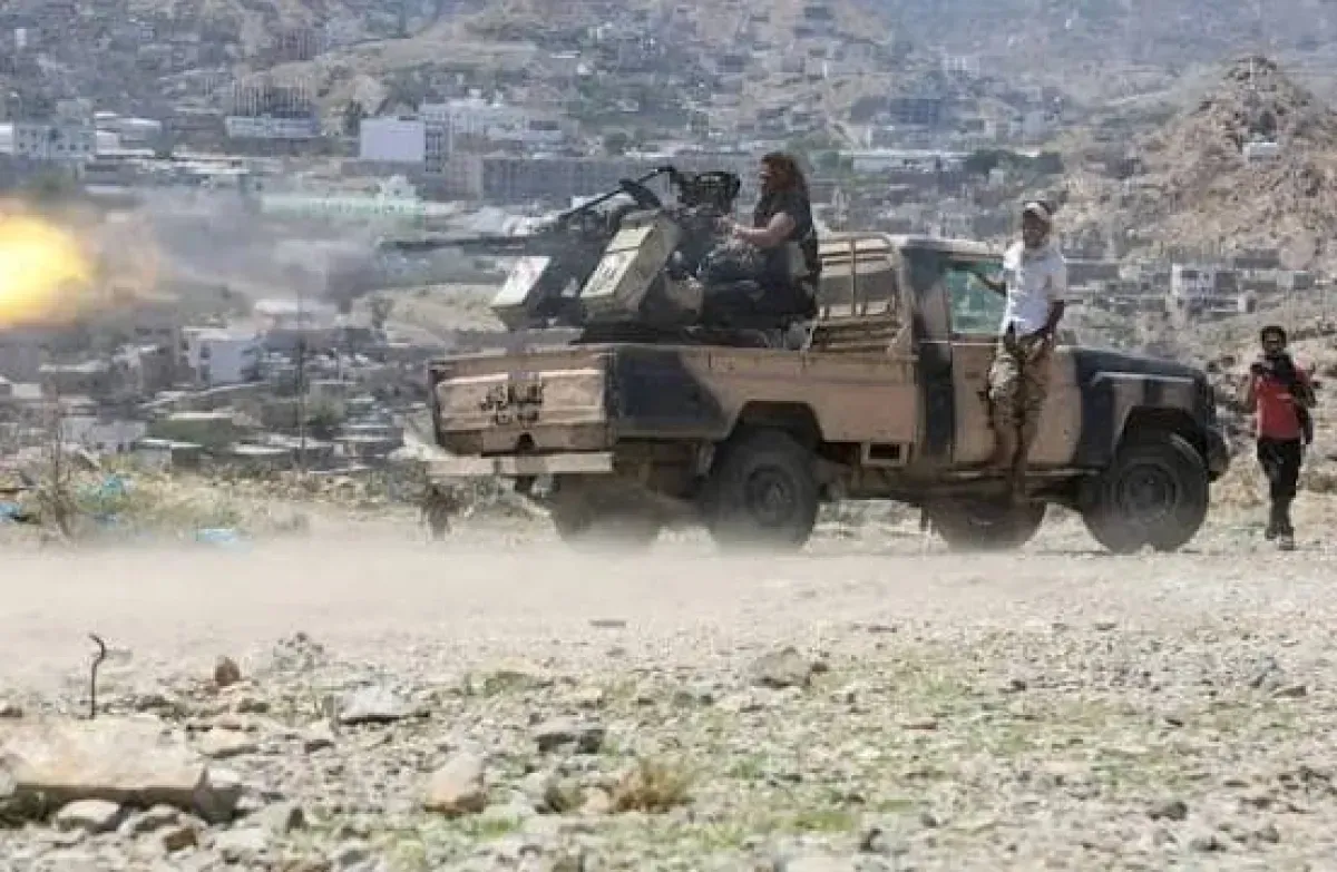 مواجهات عنيفة في مديرية المسراخ إثر هجمات حوثية لتعزيز السيطرة على مواقع استراتيجية